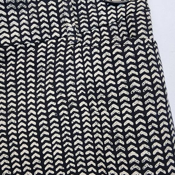 Ann Taylor LOFT Curvy Crop Pants Size 4 Black Taupe Geo Print Stretch Teacher - Picture 3 of 15